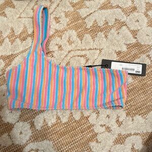 NWT TRIANGL TOP